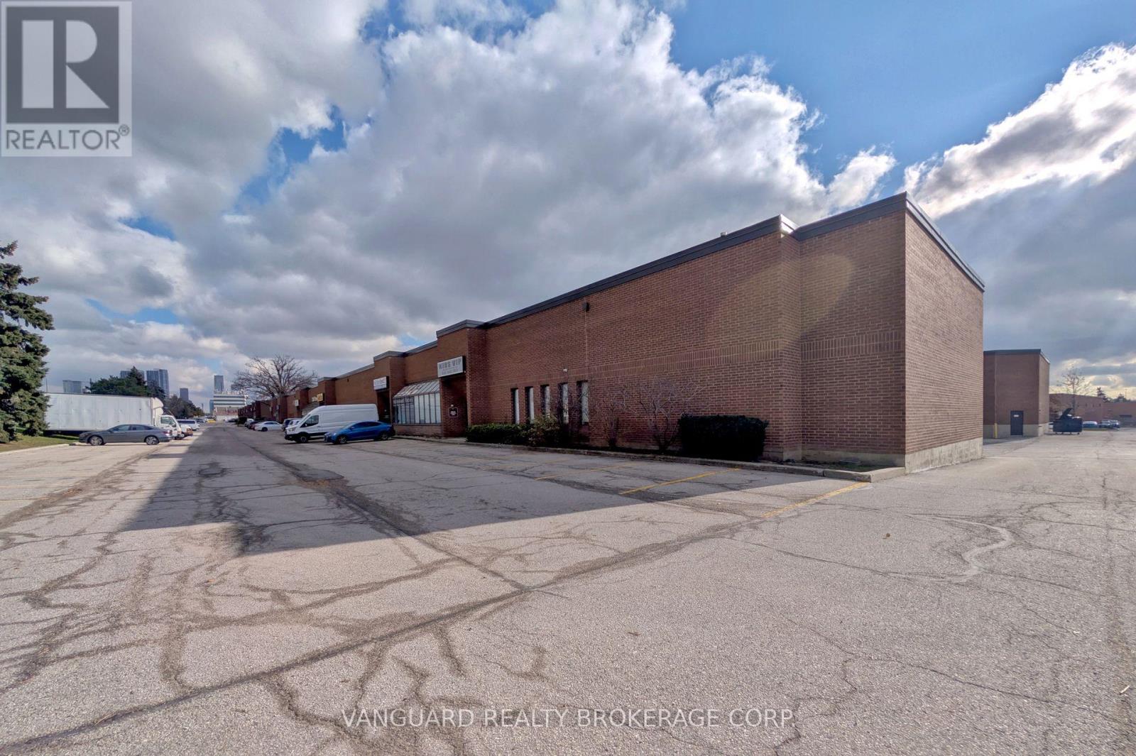 7 - 250 Trowers Road, Vaughan, Ontario  L4L 5Z9 - Photo 10 - N12312699