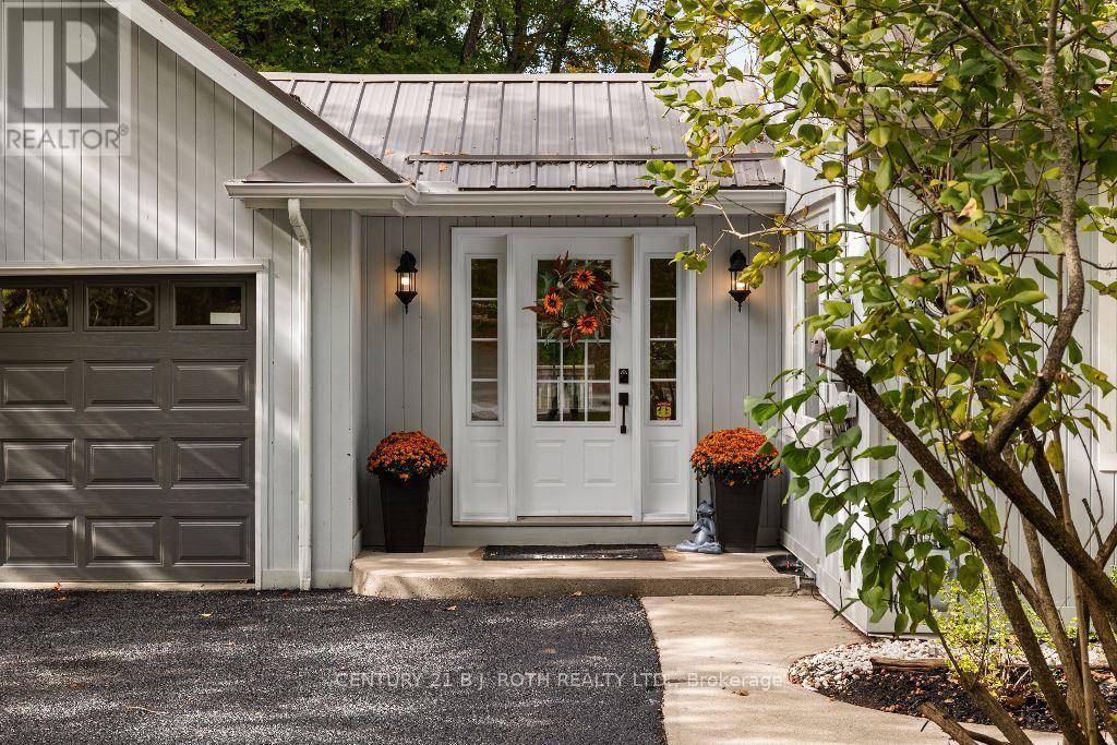 88 Finlay Mill Road, Springwater, Ontario  L9X 0L6 - Photo 6 - S12455601