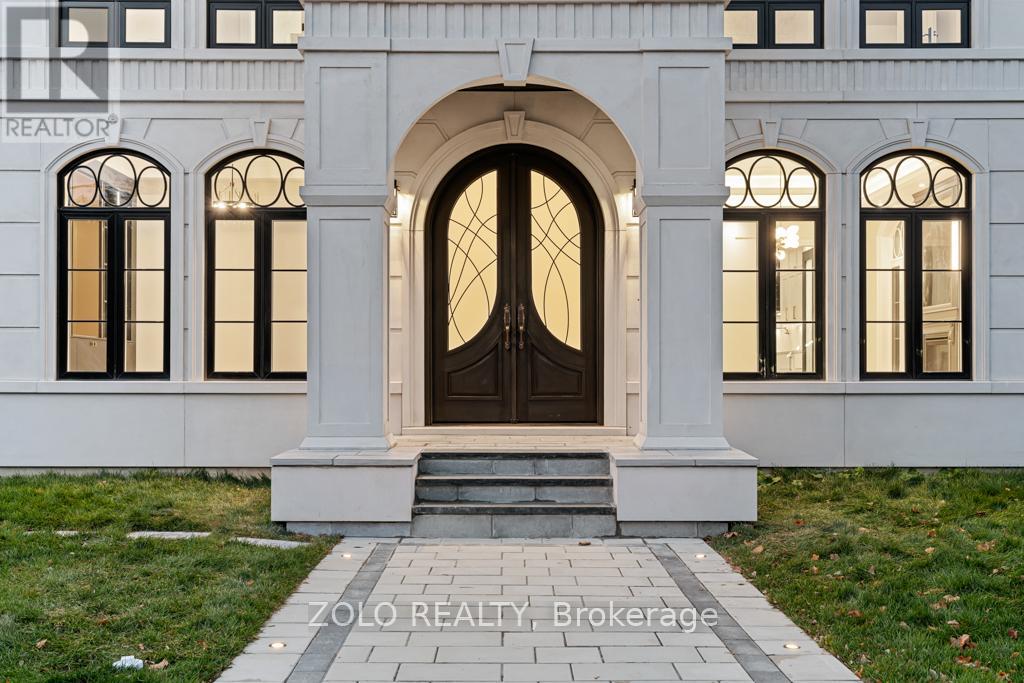 52 Child Drive, Aurora, Ontario  L4G 1Y5 - Photo 4 - N12565442