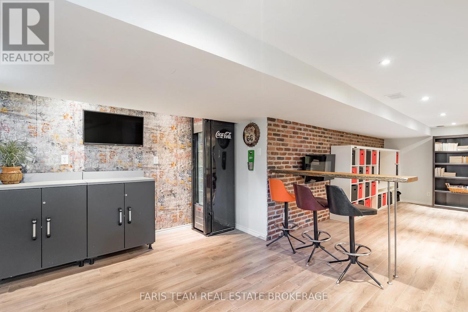 1074 Lafontaine Road, Penetanguishene, Ontario L9M 1P9 - Photo 32 - S12565484