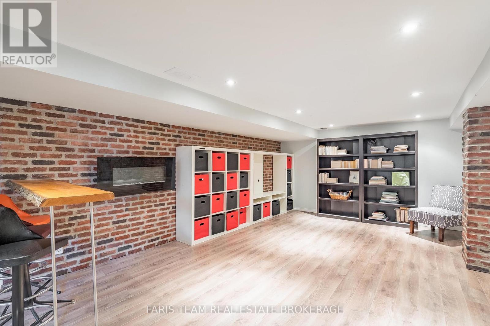 1074 Lafontaine Road, Penetanguishene, Ontario L9M 1P9 - Photo 33 - S12565484