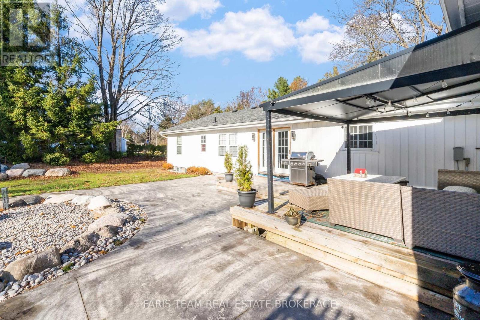 1074 Lafontaine Road, Penetanguishene, Ontario L9M 1P9 - Photo 37 - S12565484