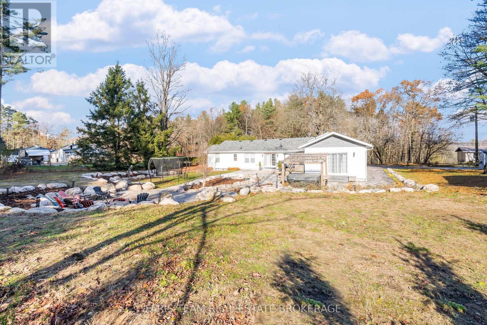 1074 Lafontaine Road, Penetanguishene, Ontario L9M 1P9 - Photo 43 - S12565484