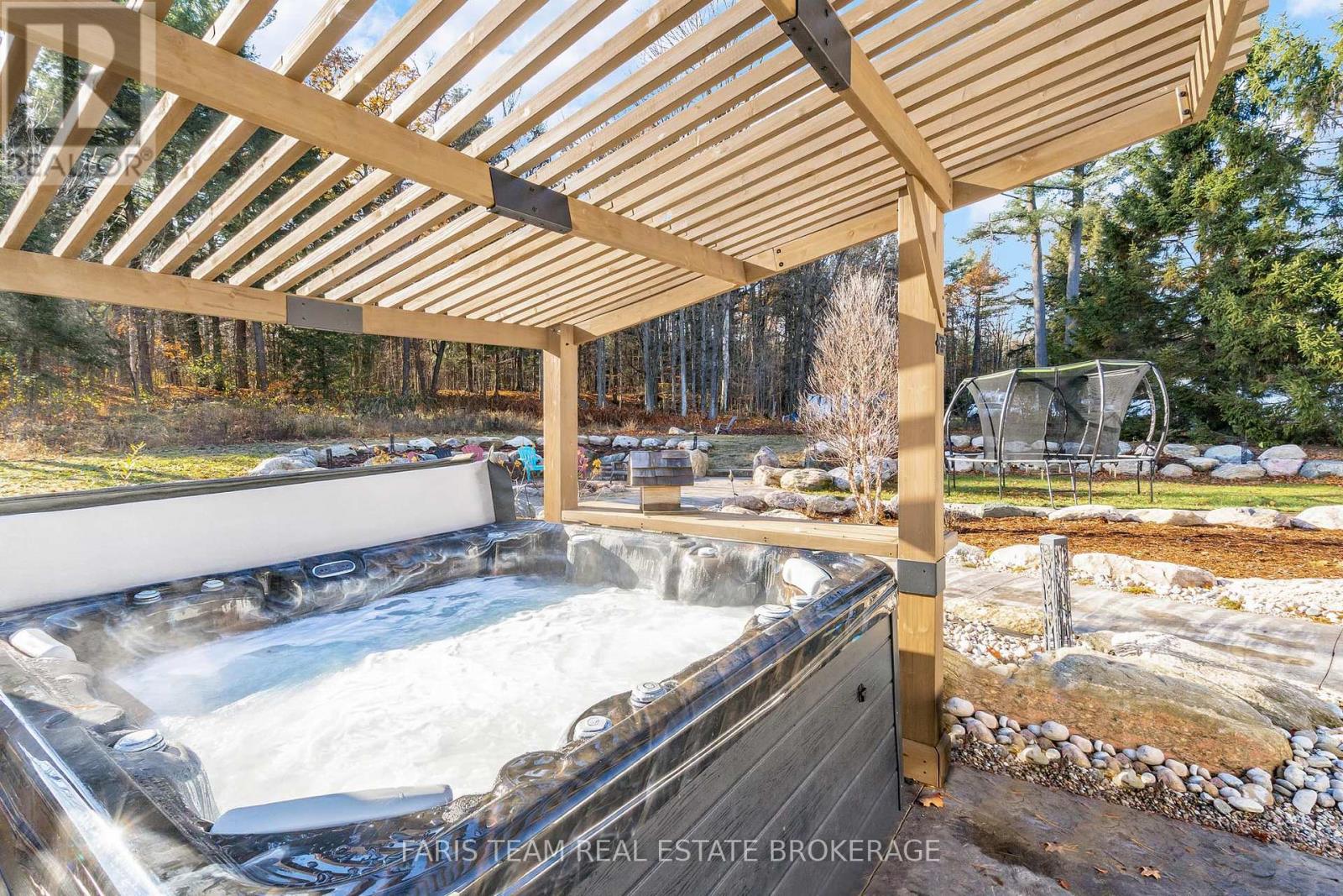 1074 Lafontaine Road, Penetanguishene, Ontario L9M 1P9 - Photo 45 - S12565484