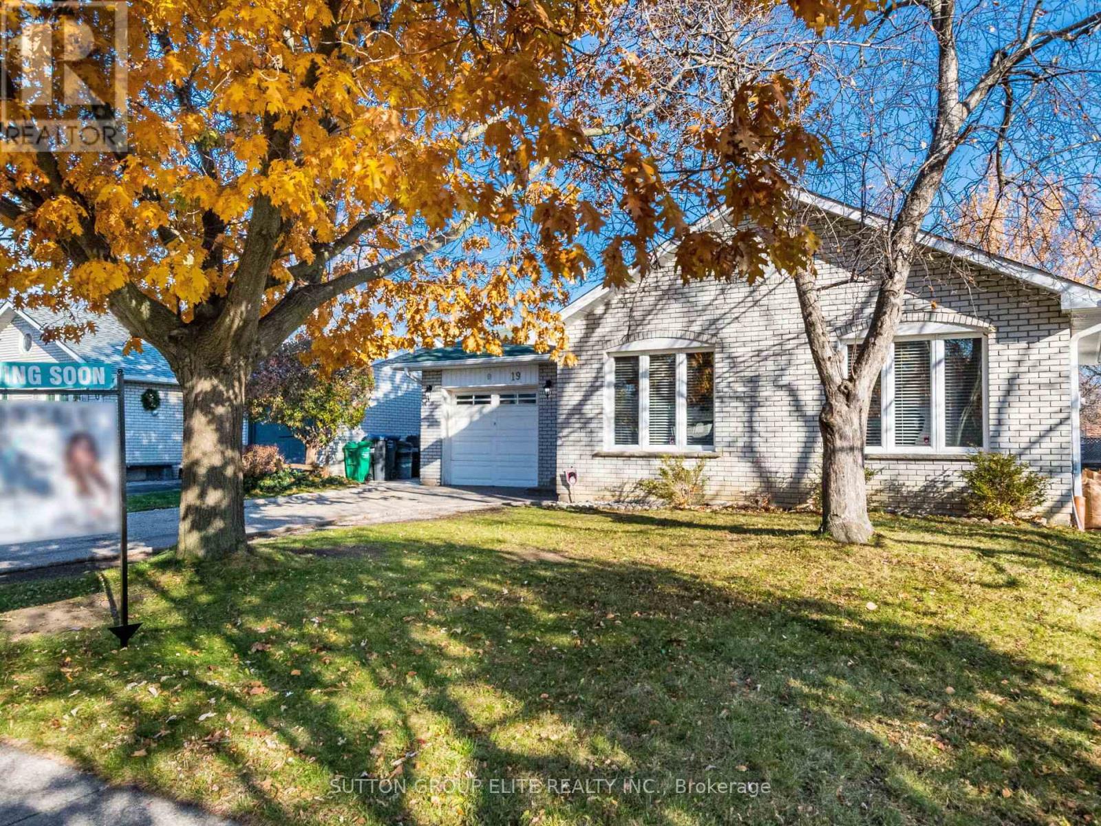 19 Glenforest Road, Brampton, Ontario  L6S 1L8 - Photo 2 - W12565398