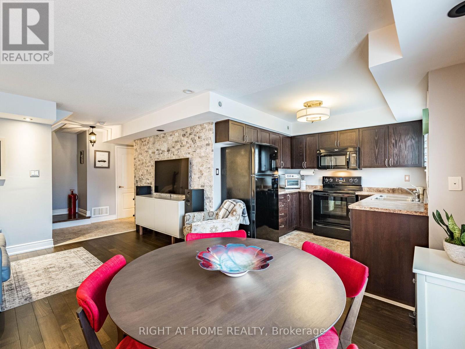 9 - 19 Hays Boulevard, Oakville, Ontario  L6H 0H8 - Photo 10 - W12565404