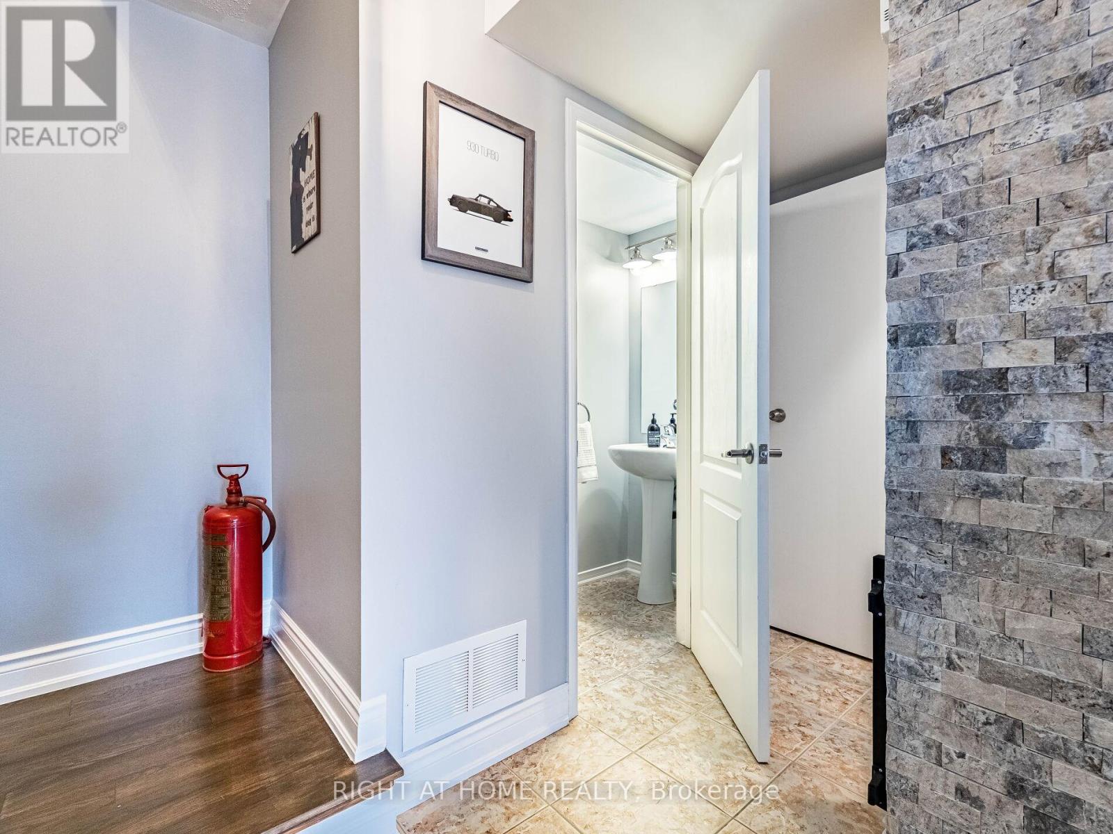9 - 19 Hays Boulevard, Oakville, Ontario  L6H 0H8 - Photo 15 - W12565404
