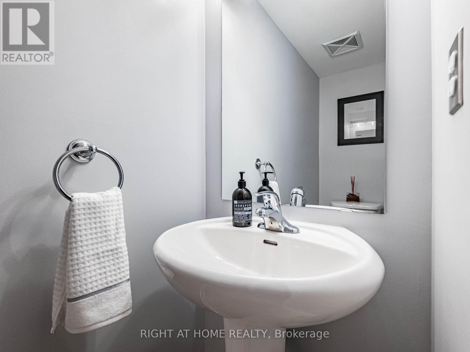 9 - 19 Hays Boulevard, Oakville, Ontario  L6H 0H8 - Photo 16 - W12565404