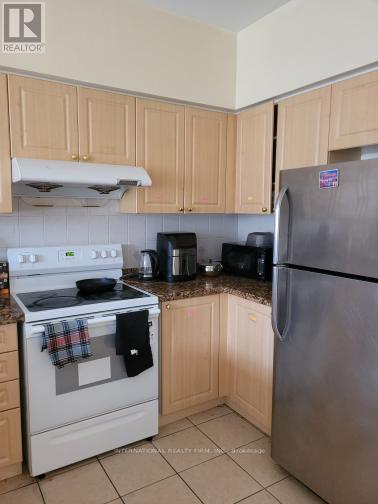 23 Hackett Avenue, Toronto, Ontario  M3J 0C7 - Photo 7 - W12565464