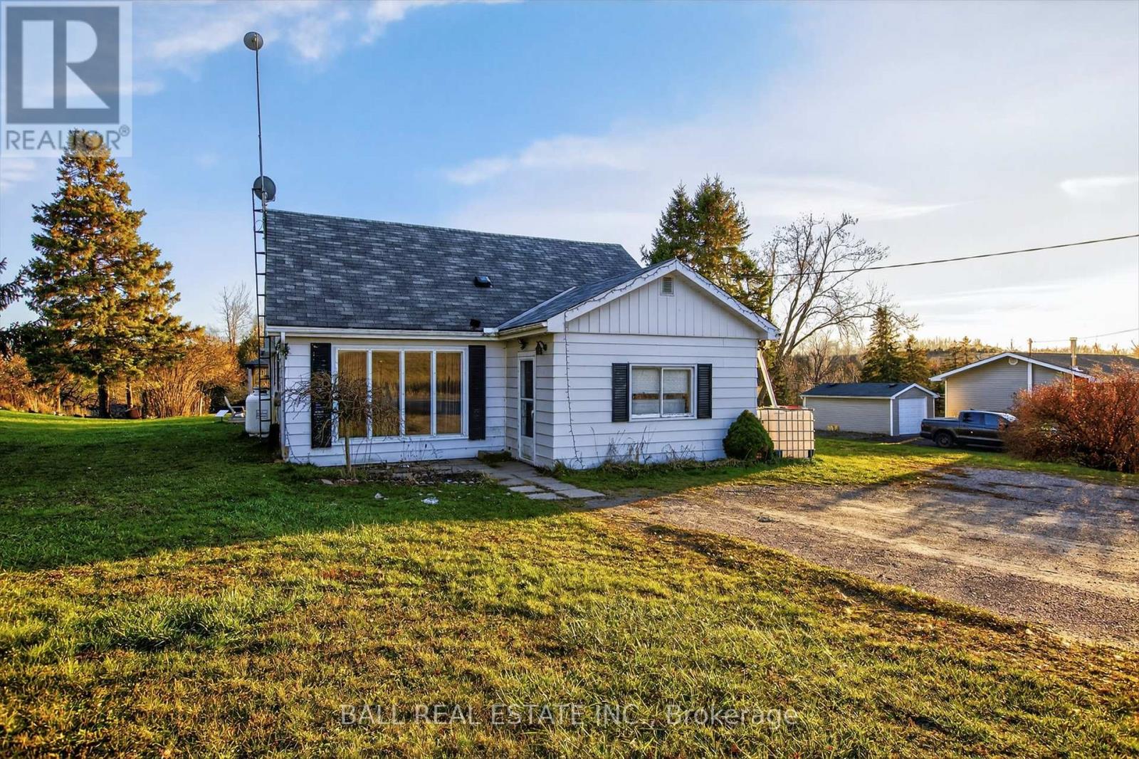 1095 Yankee Line, Selwyn, Ontario K0L 1T0 - Photo 3 - X12565582