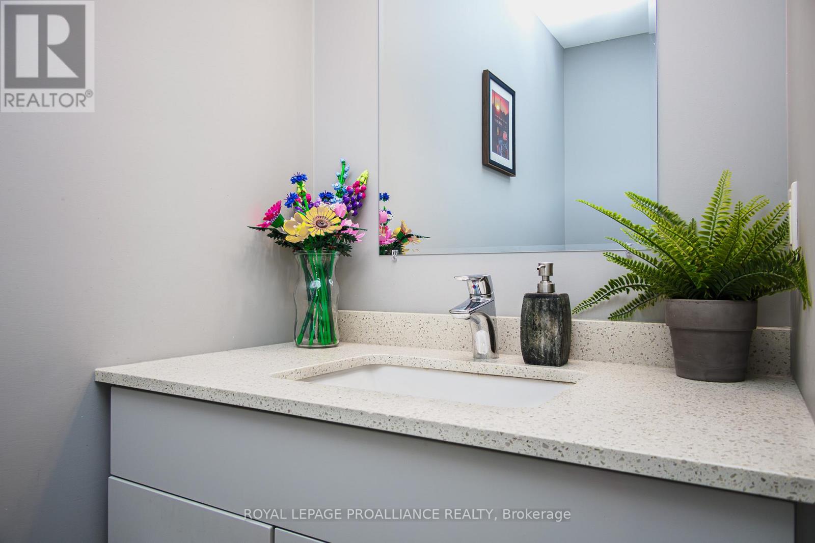 64 College Street, Quinte West, Ontario  K8V 1P9 - Photo 11 - X12565592