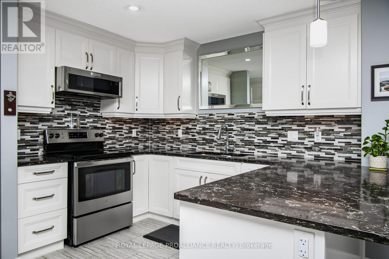 64 College Street, Quinte West, Ontario  K8V 1P9 - Photo 14 - X12565592