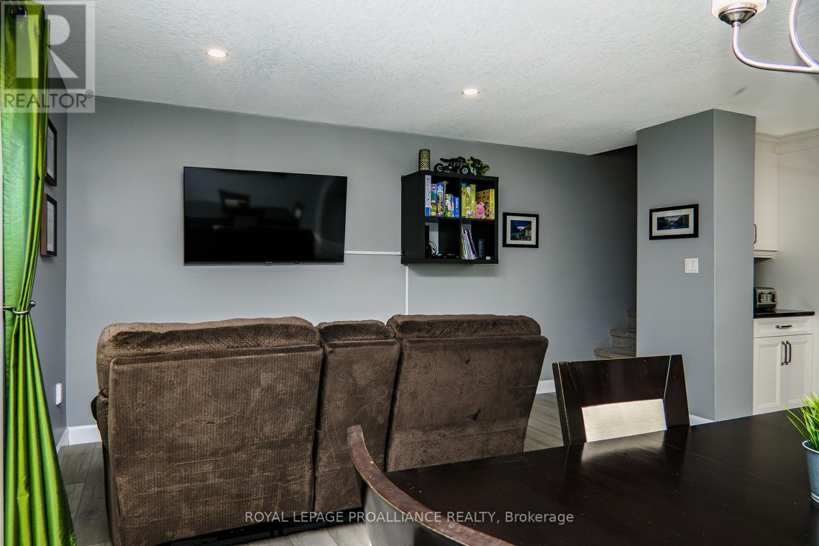 64 College Street, Quinte West, Ontario  K8V 1P9 - Photo 21 - X12565592