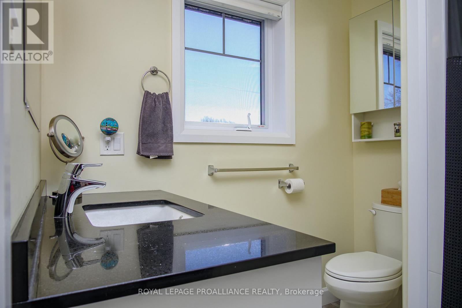 64 College Street, Quinte West, Ontario  K8V 1P9 - Photo 33 - X12565592