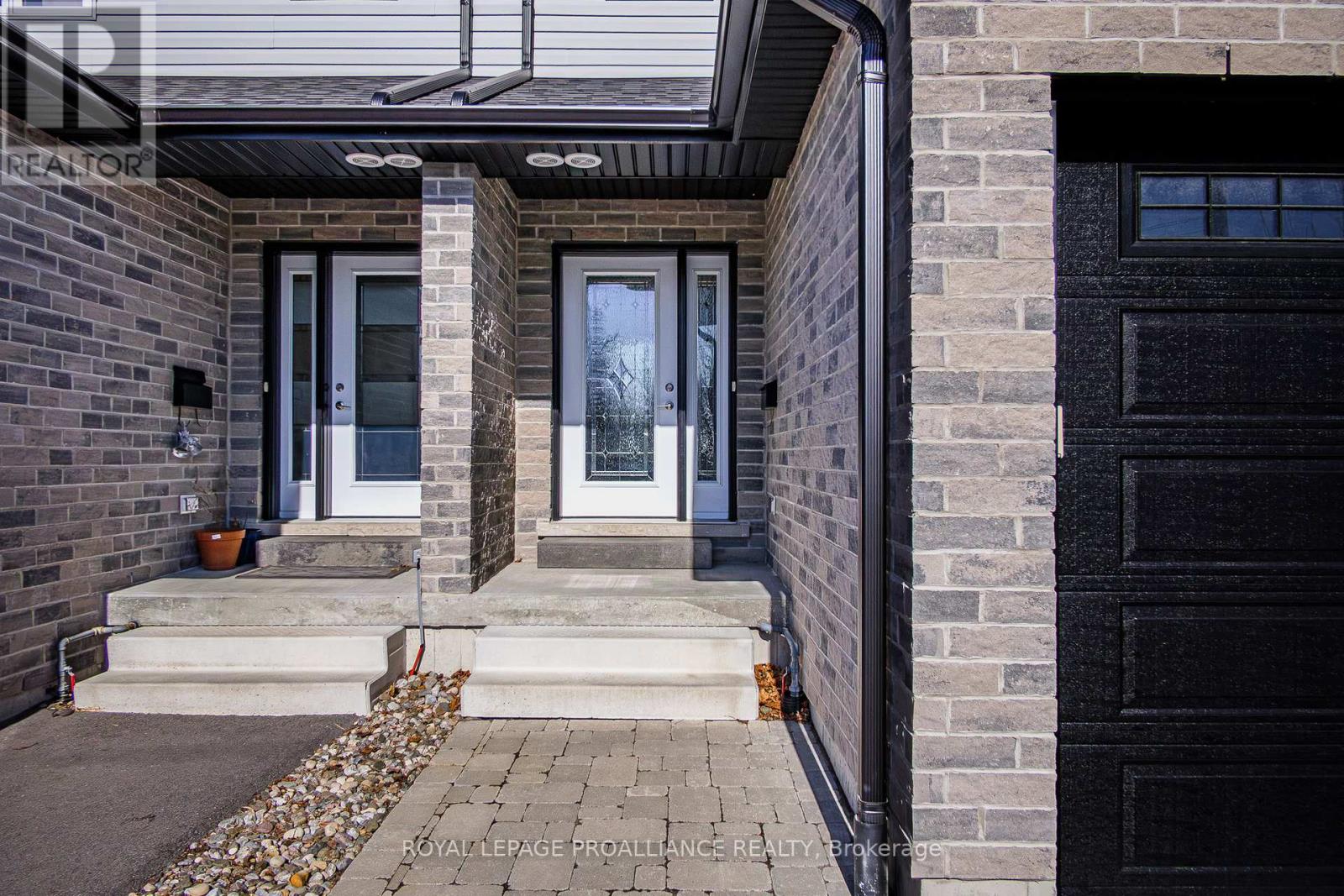 64 College Street, Quinte West, Ontario  K8V 1P9 - Photo 4 - X12565592