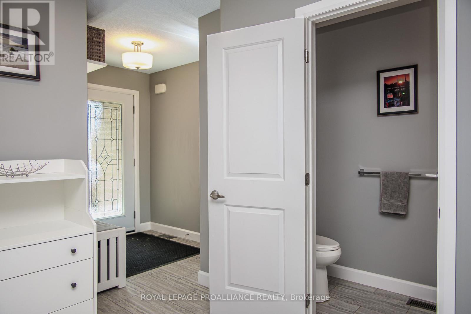 64 College Street, Quinte West, Ontario  K8V 1P9 - Photo 8 - X12565592