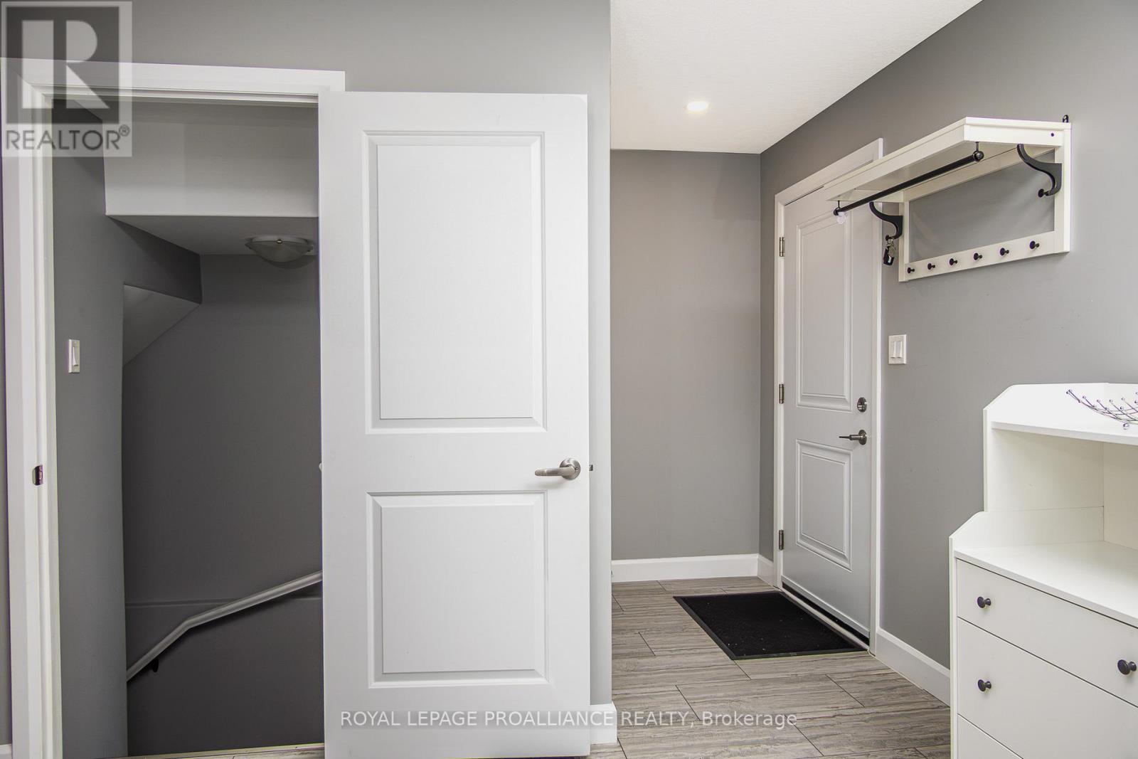 64 College Street, Quinte West, Ontario  K8V 1P9 - Photo 9 - X12565592