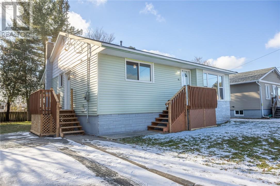41 Oakwood Avenue, Capreol, Ontario  P0M 1H0 - Photo 2 - 2125704