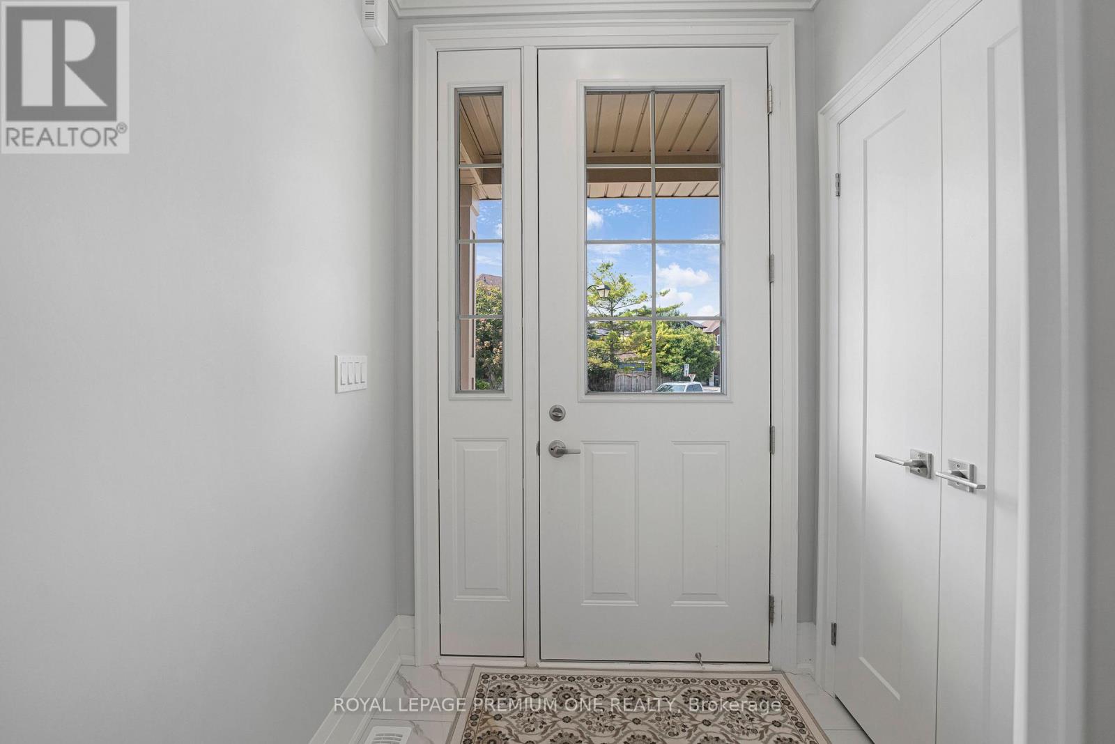 12 Jack Kenny Court, Caledon, Ontario  L7E 2M5 - Photo 2 - W12564904