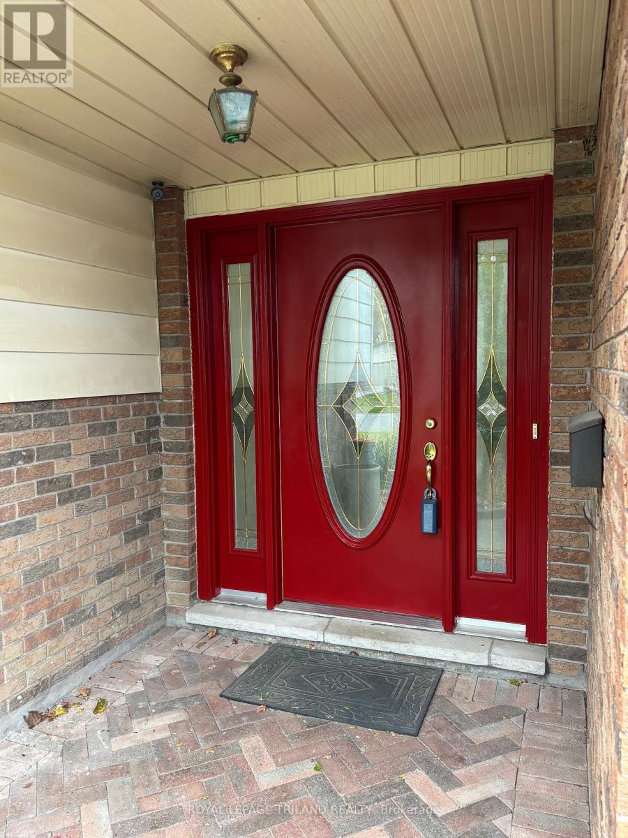 358 Helen Drive, Strathroy-Caradoc, Ontario  N7G 3M4 - Photo 2 - X12565522