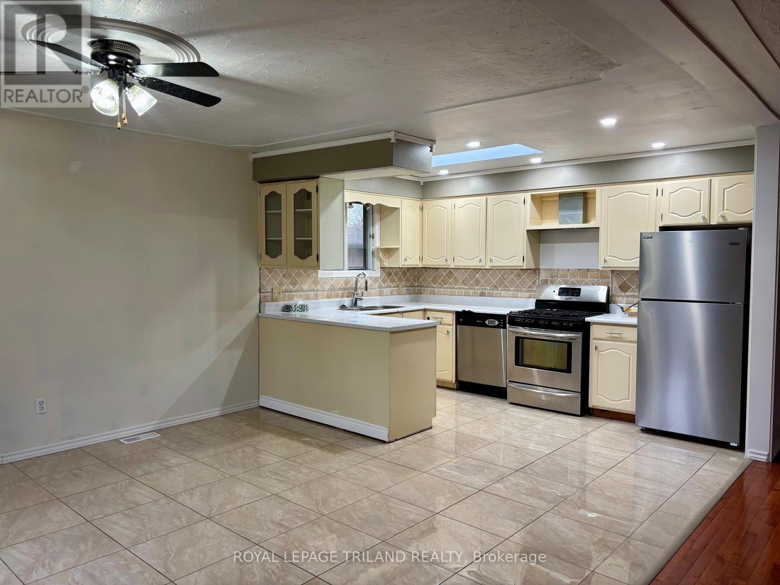 Photo 9 of 47 for 358 Helen Drive