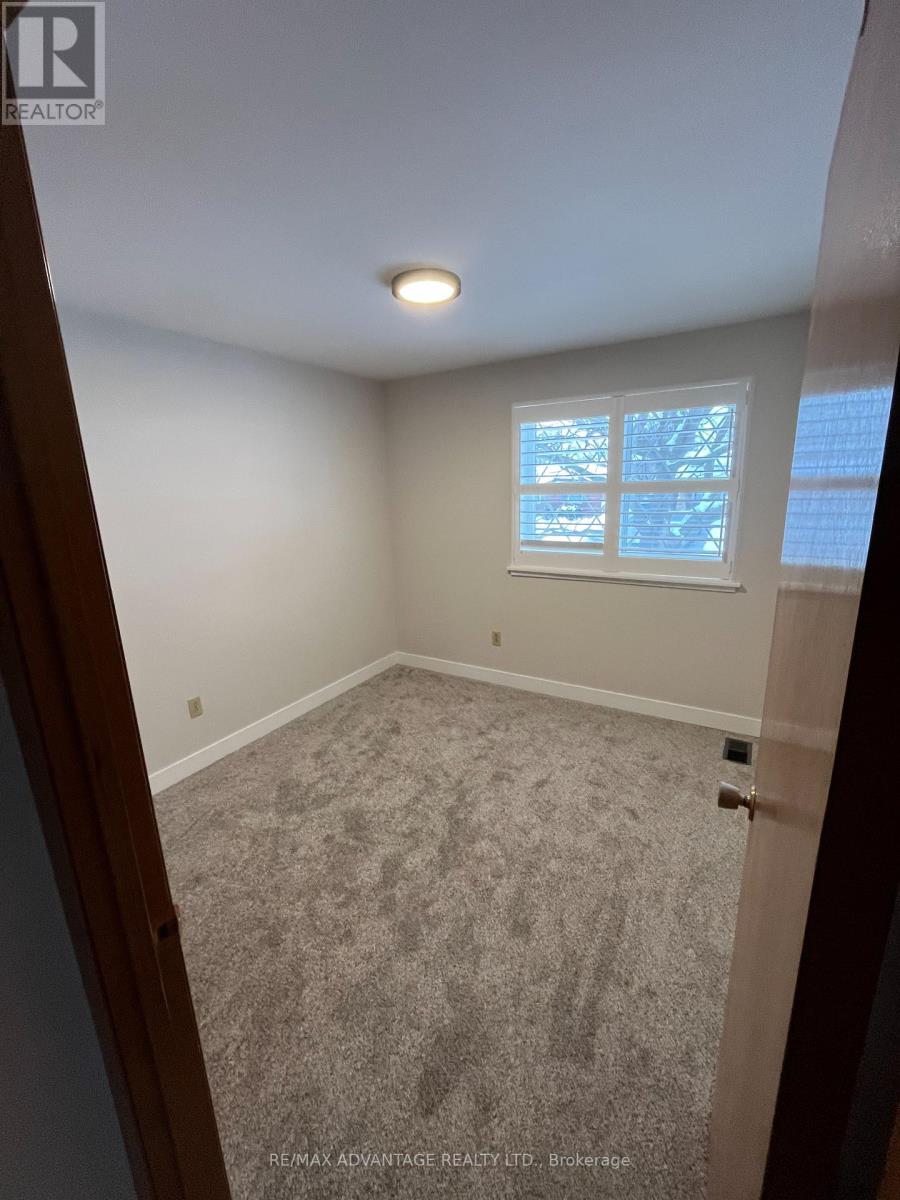 Upper - 143 Downing Crescent, London South, Ontario  N6C 3C7 - Photo 10 - X12565588