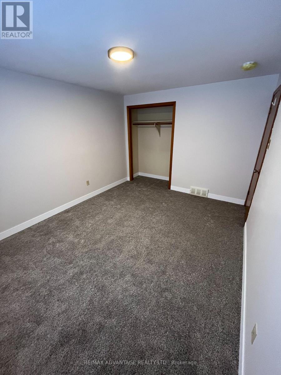 Upper - 143 Downing Crescent, London South, Ontario  N6C 3C7 - Photo 11 - X12565588