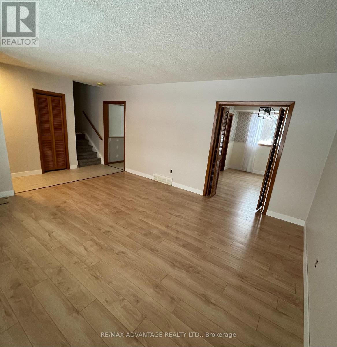 Upper - 143 Downing Crescent, London South, Ontario  N6C 3C7 - Photo 12 - X12565588