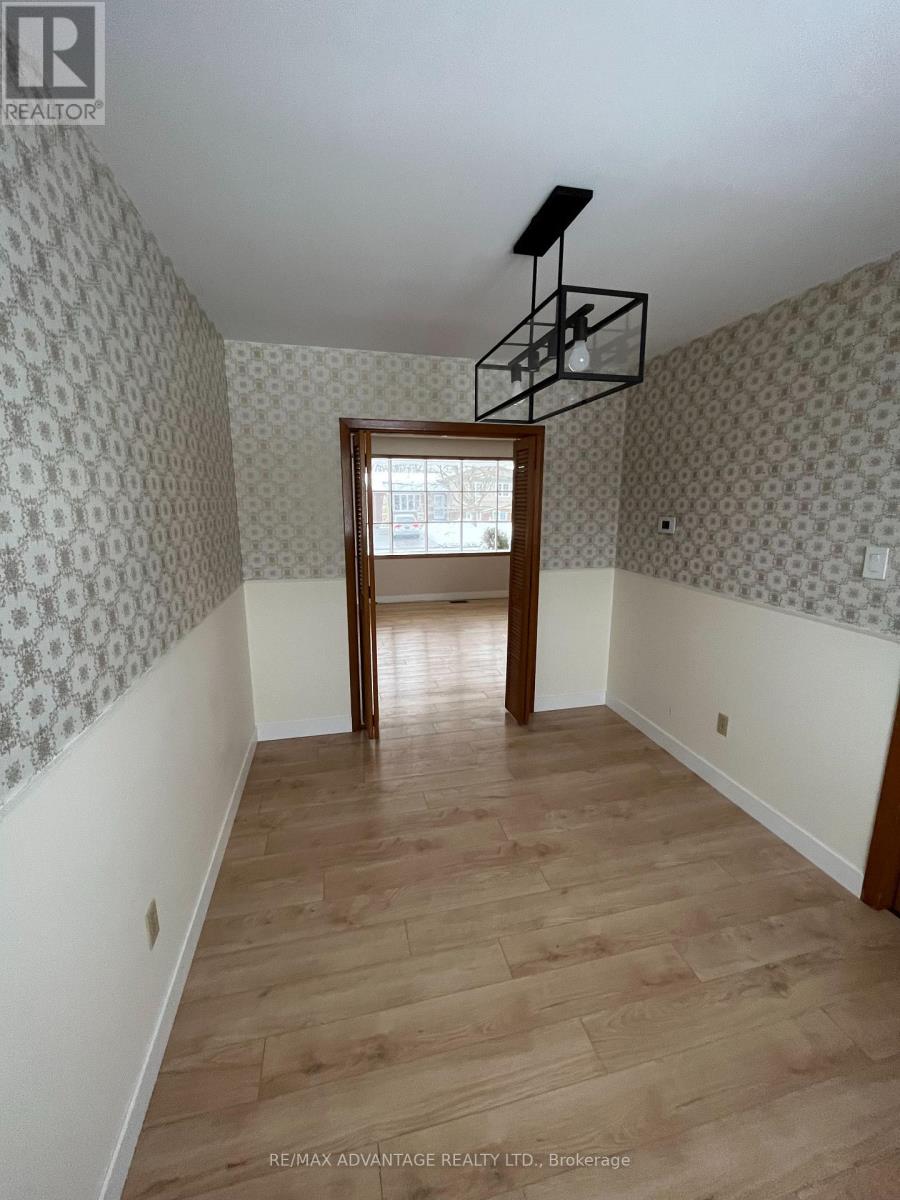 Upper - 143 Downing Crescent, London South, Ontario  N6C 3C7 - Photo 5 - X12565588