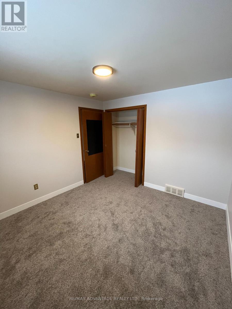 Upper - 143 Downing Crescent, London South, Ontario  N6C 3C7 - Photo 6 - X12565588