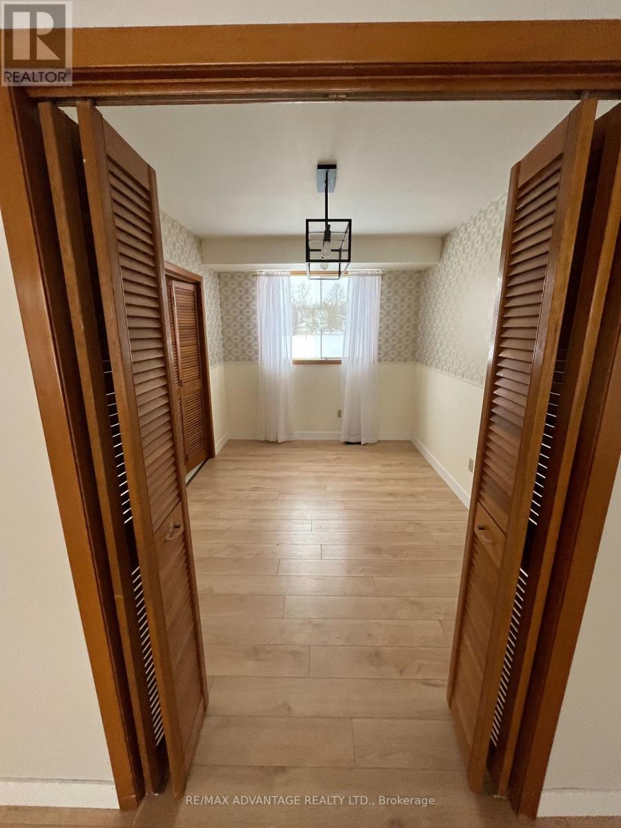 Upper - 143 Downing Crescent, London South, Ontario  N6C 3C7 - Photo 9 - X12565588