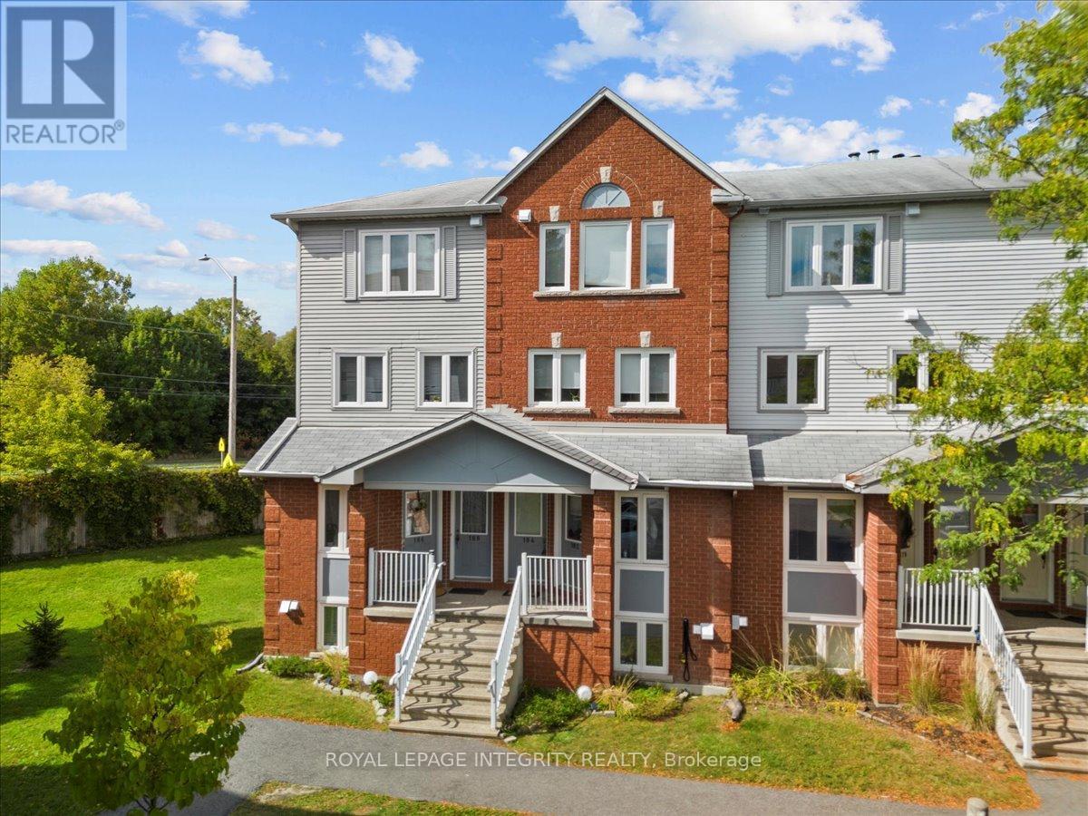 184 Briston Private, Ottawa, Ontario K1G 5R5 - Photo 2 - X12565608