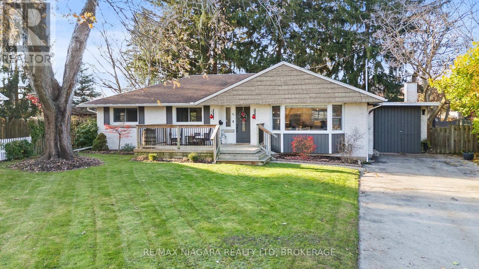 16 Peachtree Park, Pelham, Ontario  L0S 1E0 - Photo 2 - X12565620