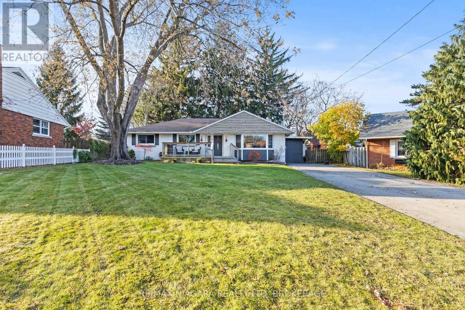 16 Peachtree Park, Pelham, Ontario  L0S 1E0 - Photo 3 - X12565620