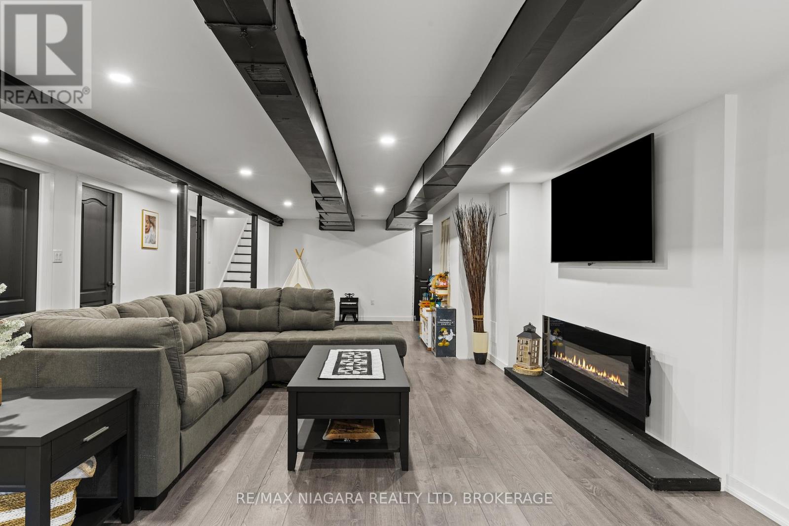 16 Peachtree Park, Pelham, Ontario  L0S 1E0 - Photo 32 - X12565620