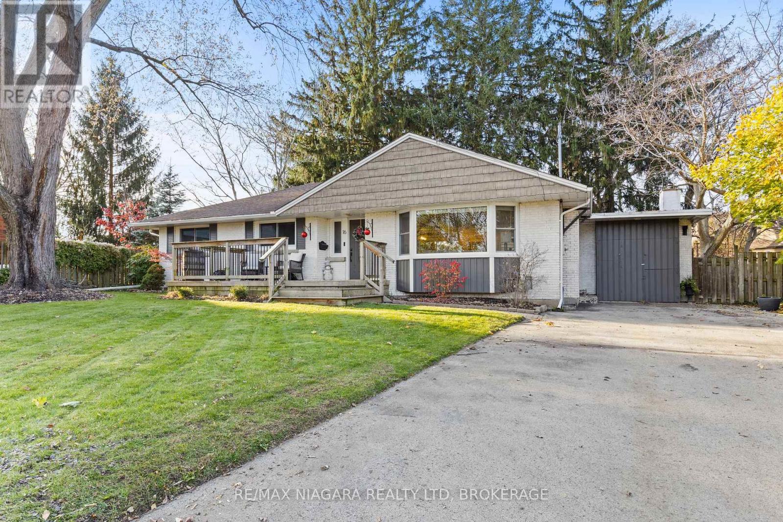 16 Peachtree Park, Pelham, Ontario  L0S 1E0 - Photo 4 - X12565620