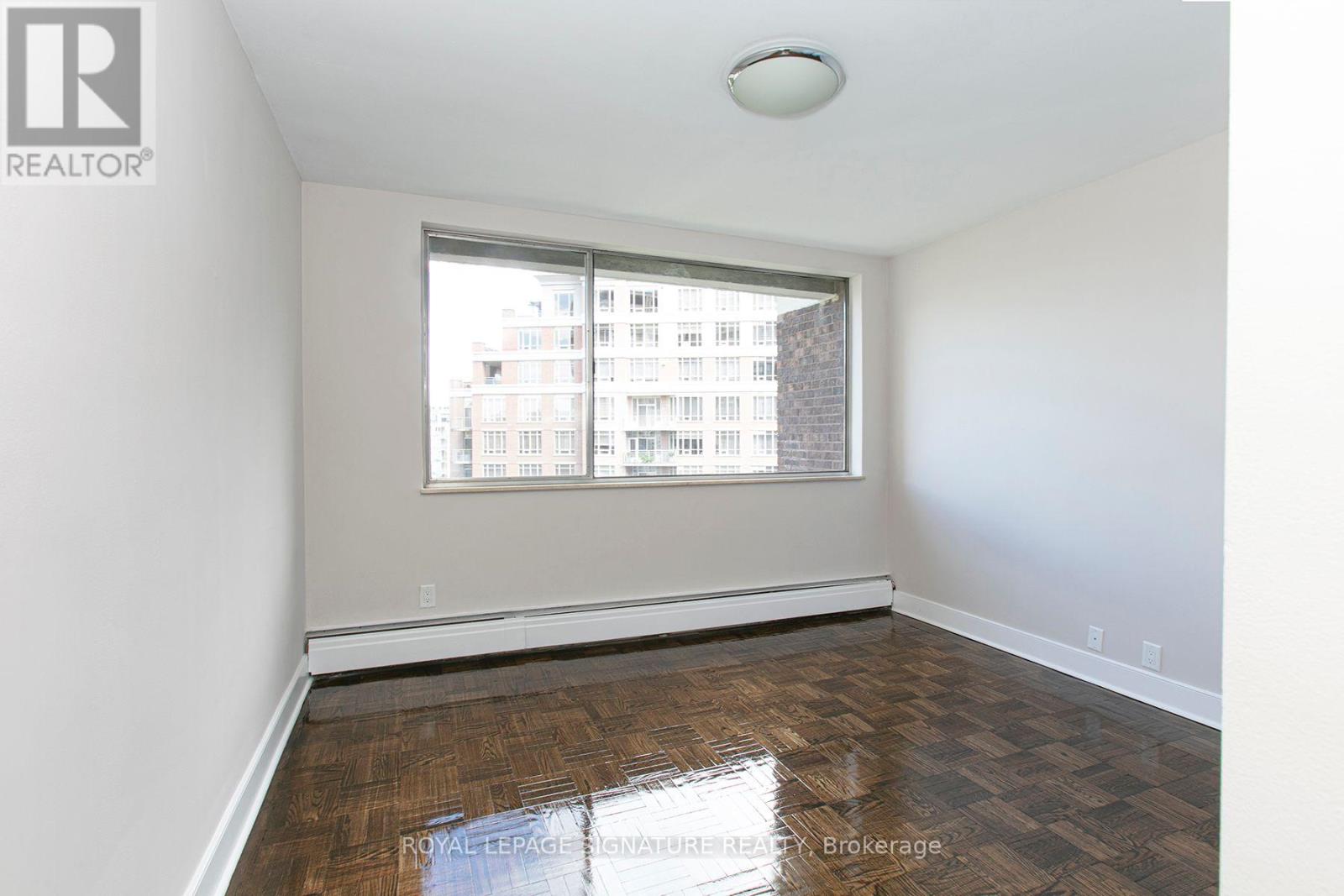 903 - 9 Deer Park Crescent, Toronto, Ontario  M4V 2C4 - Photo 10 - C12565518