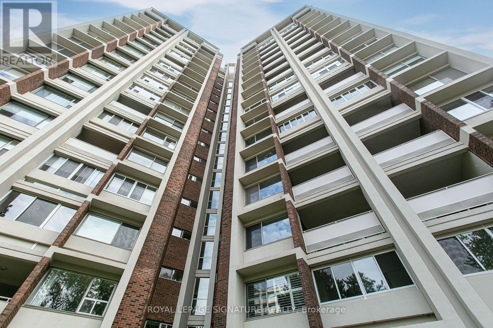 903 - 9 Deer Park Crescent, Toronto, Ontario  M4V 2C4 - Photo 12 - C12565518