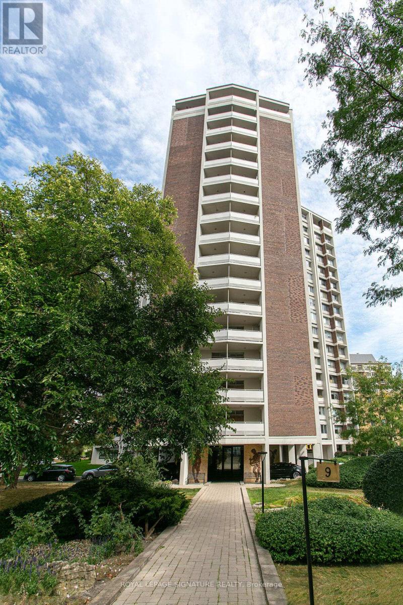 903 - 9 Deer Park Crescent, Toronto, Ontario  M4V 2C4 - Photo 14 - C12565518