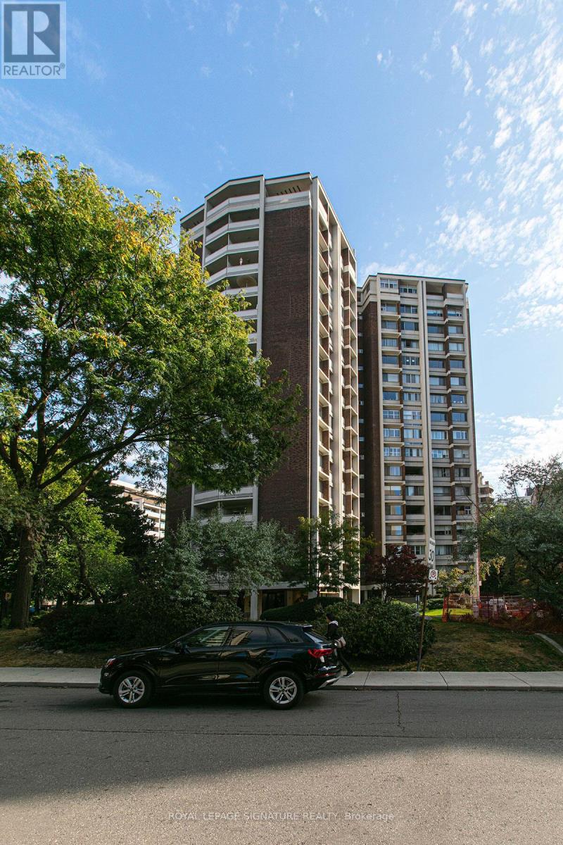 903 - 9 Deer Park Crescent, Toronto, Ontario  M4V 2C4 - Photo 15 - C12565518