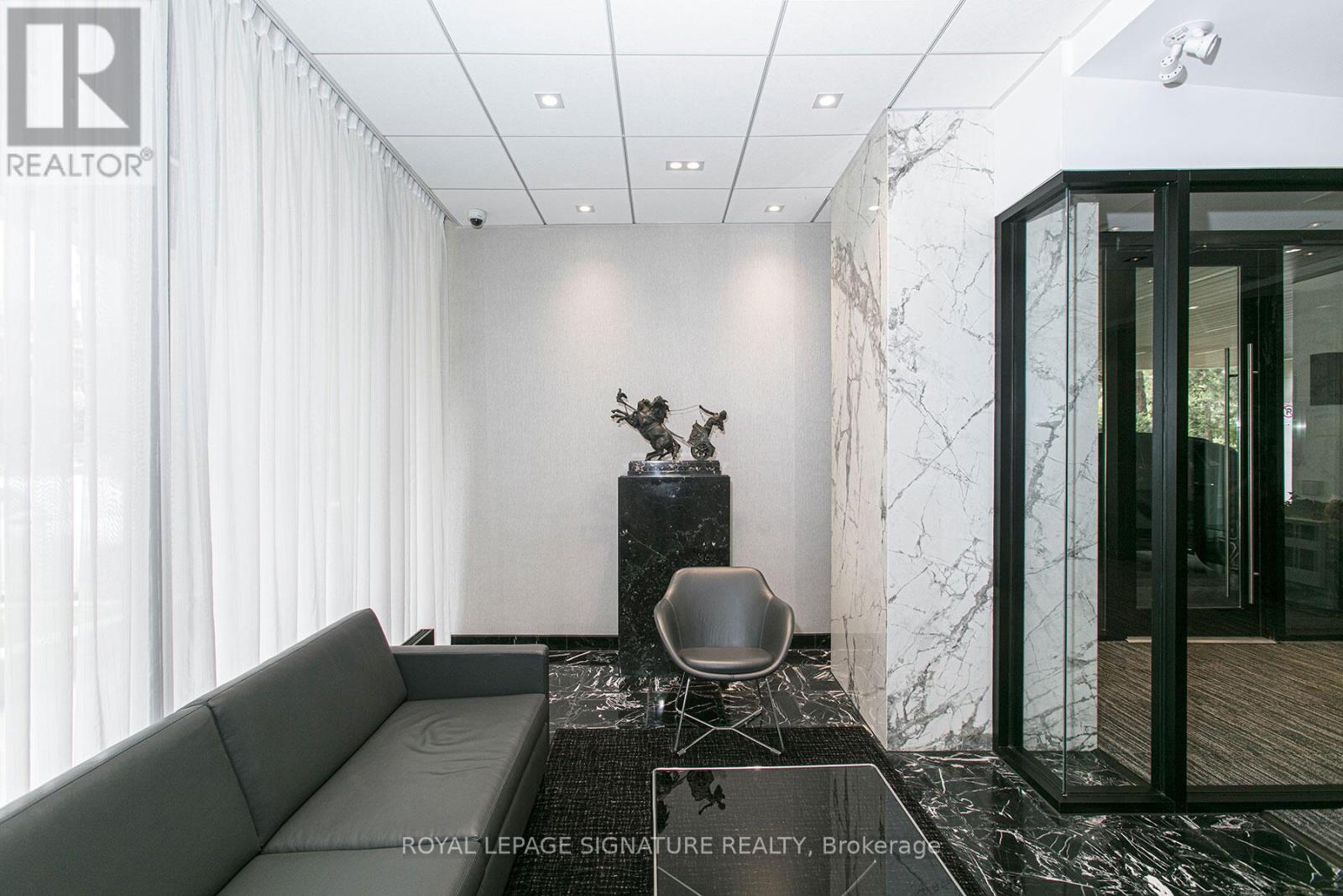 903 - 9 Deer Park Crescent, Toronto, Ontario  M4V 2C4 - Photo 17 - C12565518