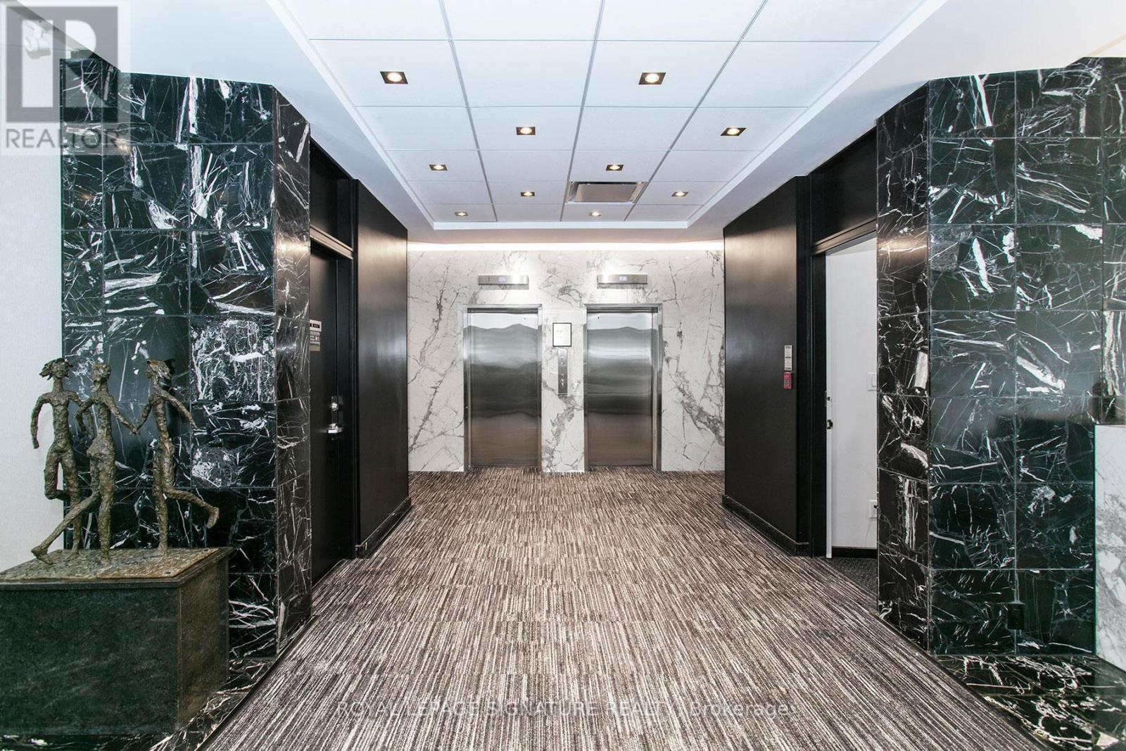 903 - 9 Deer Park Crescent, Toronto, Ontario  M4V 2C4 - Photo 19 - C12565518