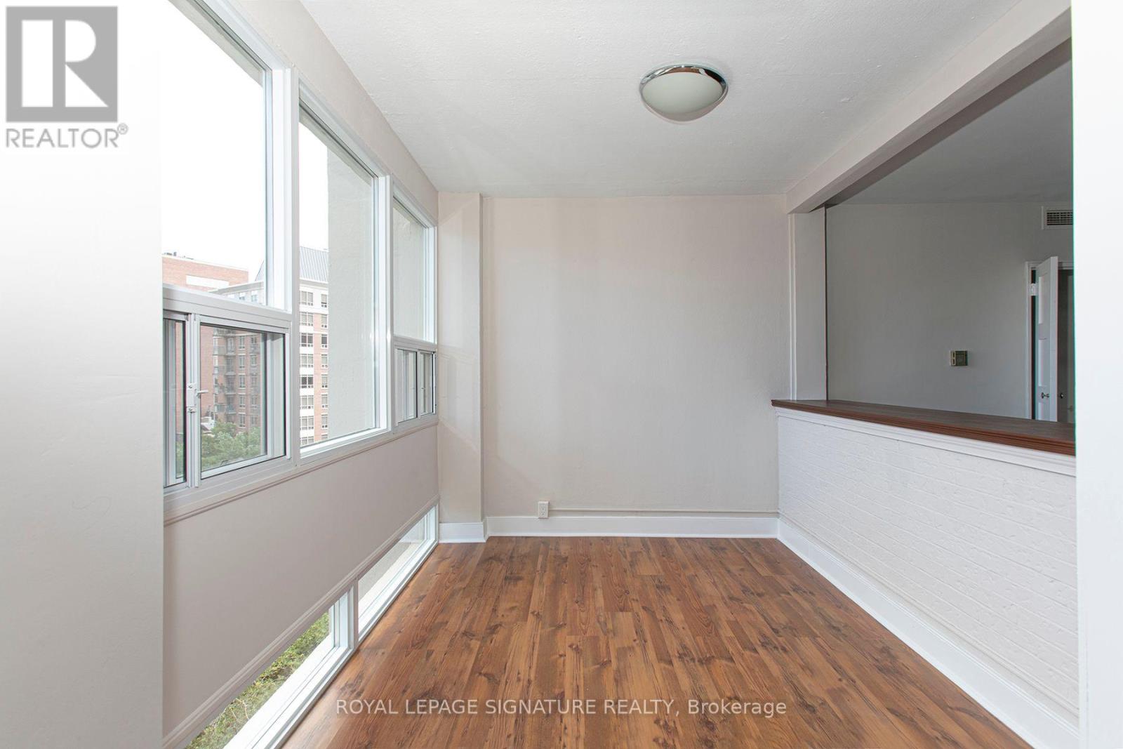 903 - 9 Deer Park Crescent, Toronto, Ontario  M4V 2C4 - Photo 4 - C12565518