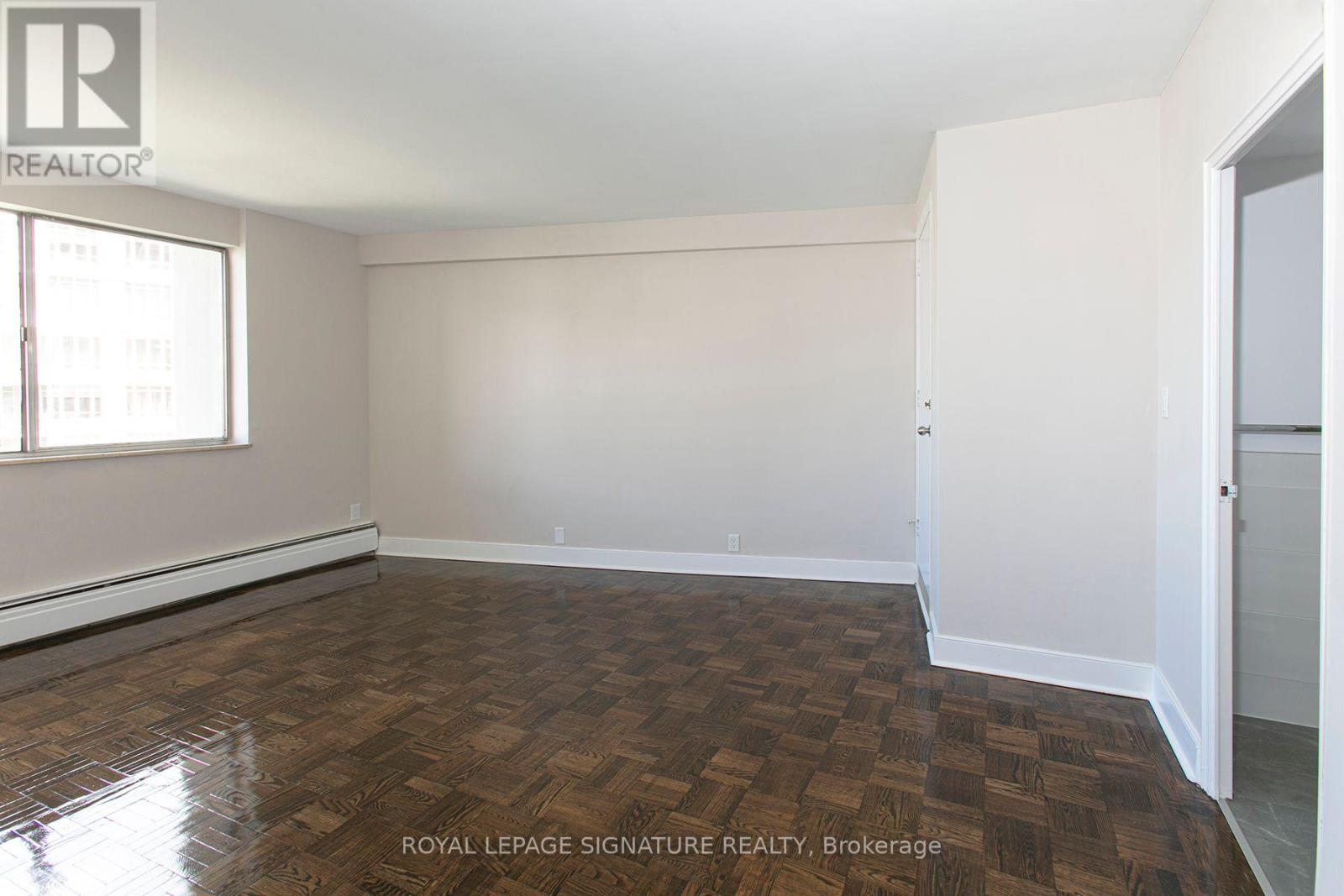 903 - 9 Deer Park Crescent, Toronto, Ontario  M4V 2C4 - Photo 6 - C12565518