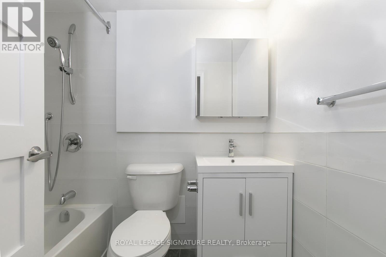 903 - 9 Deer Park Crescent, Toronto, Ontario  M4V 2C4 - Photo 7 - C12565518