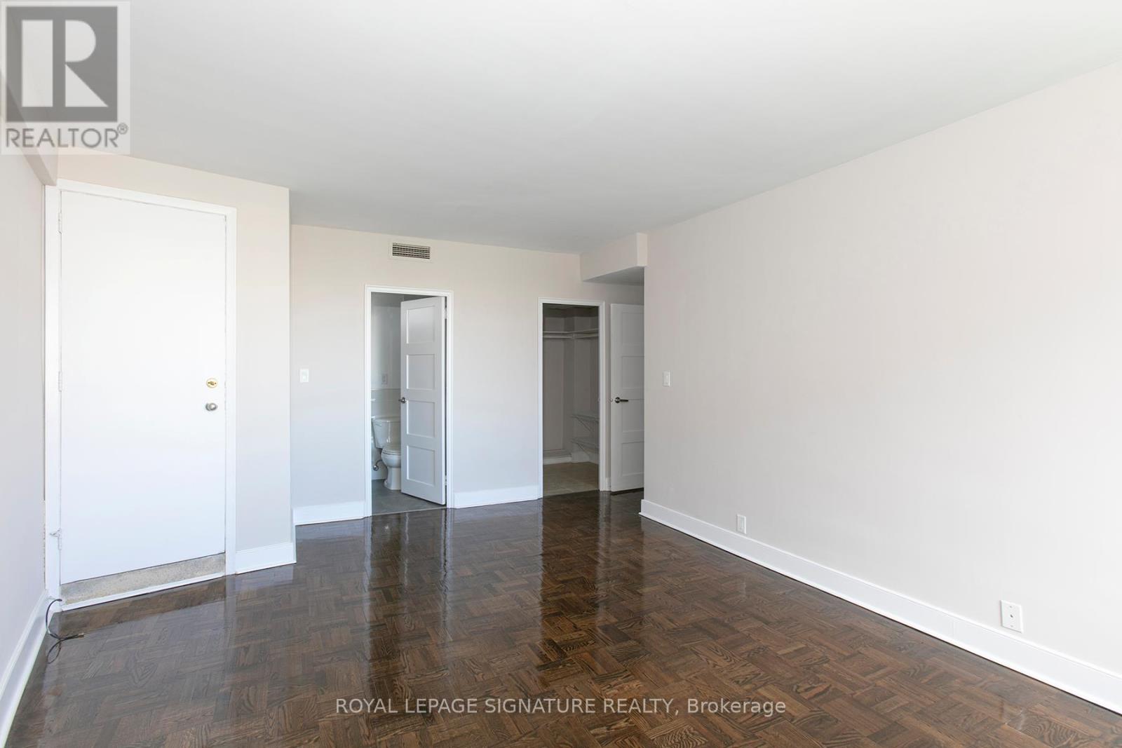 903 - 9 Deer Park Crescent, Toronto, Ontario  M4V 2C4 - Photo 8 - C12565518