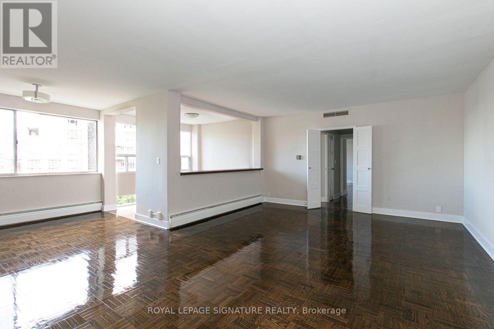 903 - 9 Deer Park Crescent, Toronto, Ontario  M4V 2C4 - Photo 9 - C12565518