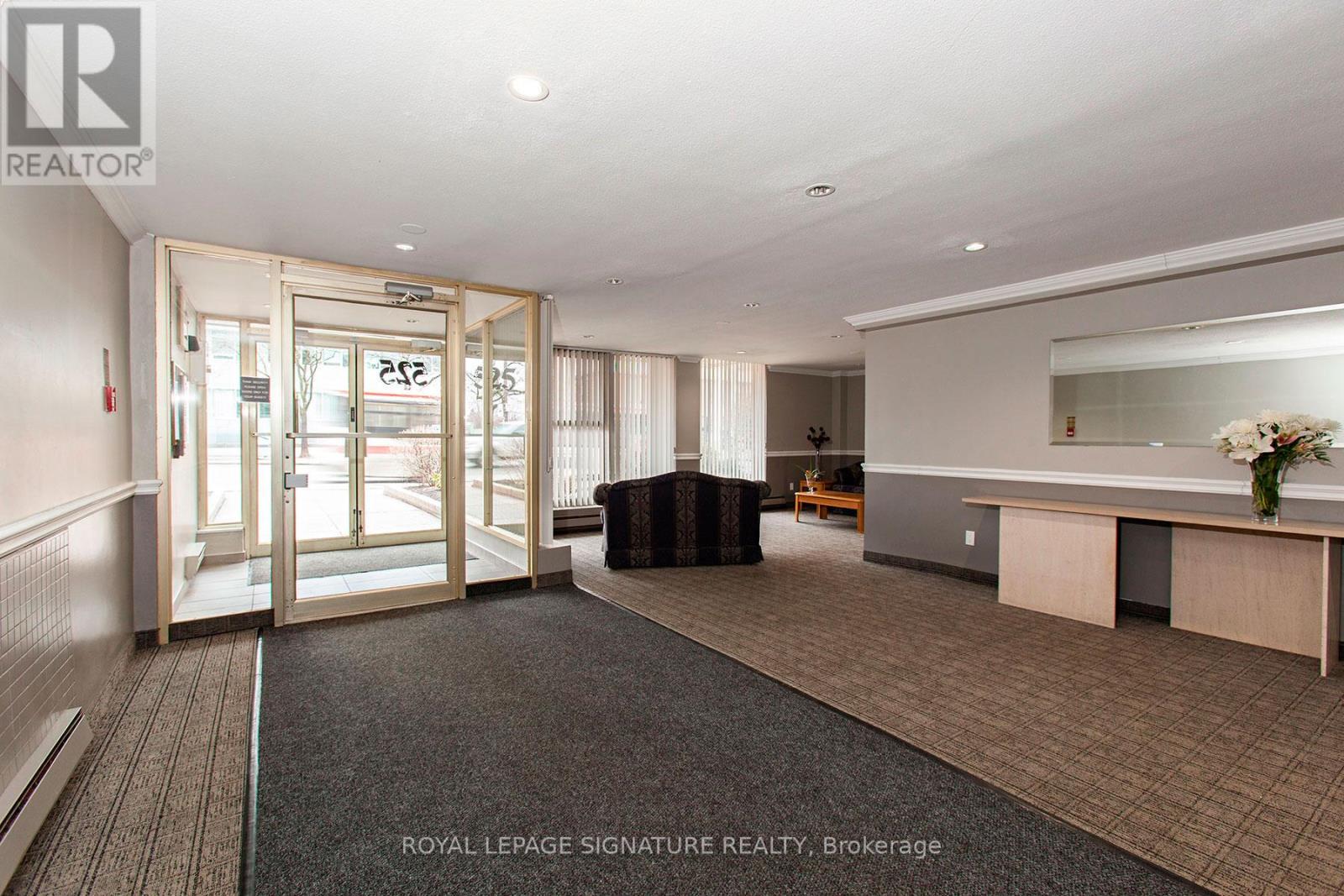 203 - 525 Eglinton Avenue E, Toronto, Ontario  M4P 1N5 - Photo 7 - C12565526