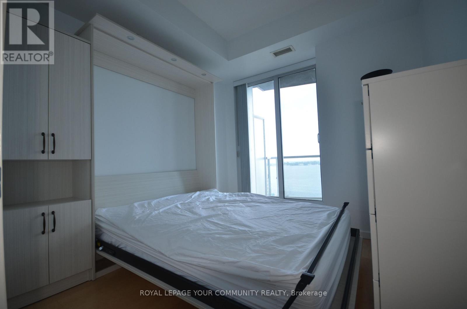 1707 - 218 Queens Quay W, Toronto, Ontario  M5J 2Y6 - Photo 7 - C12565536