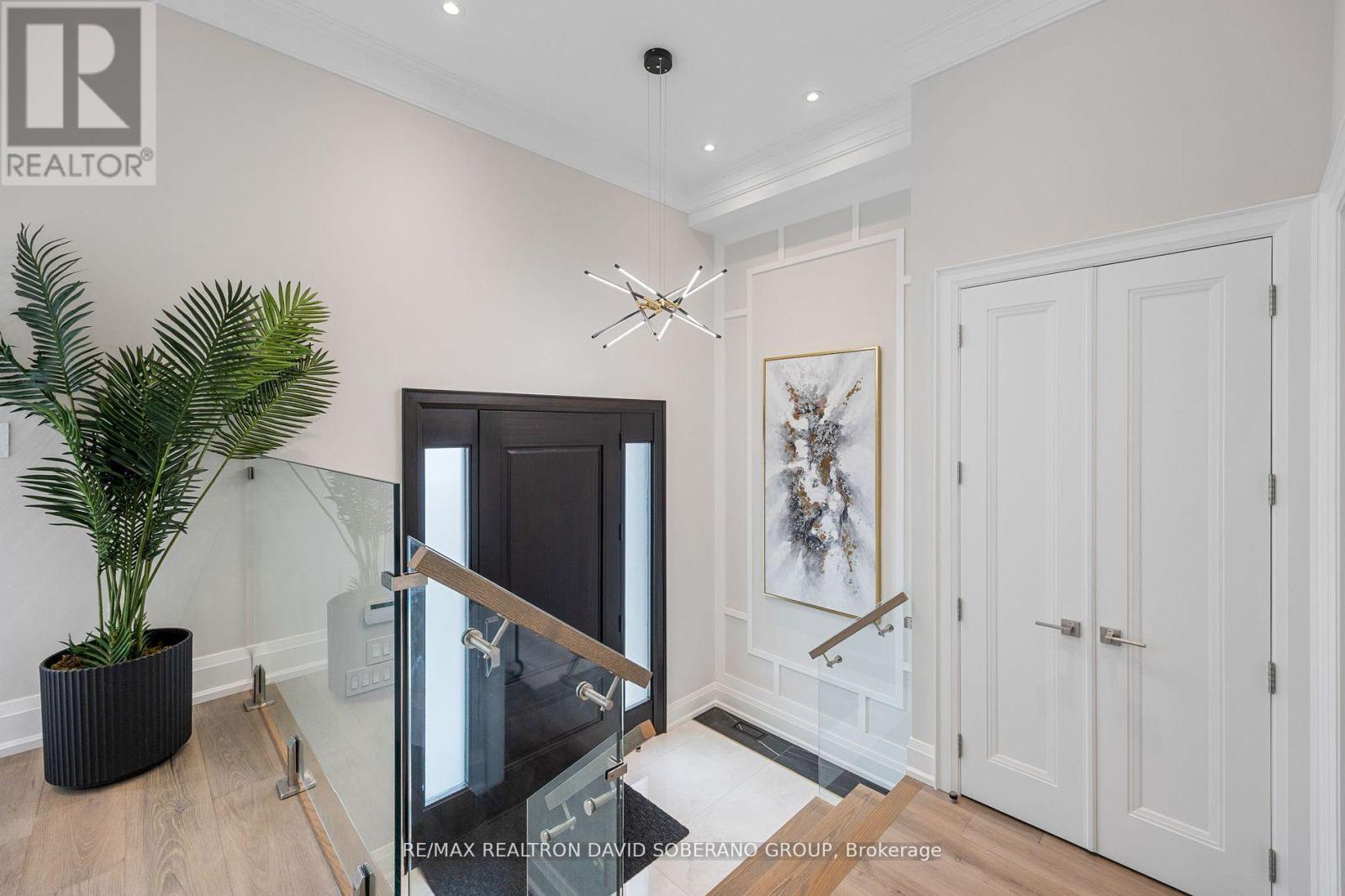 106 Allingham Gardens, Toronto, Ontario  M3H 1Y2 - Photo 3 - C12565548